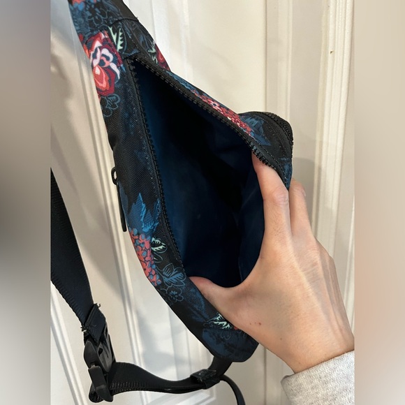 Vera Bradley Reactive Mini Sling Backpack ROSE FOLIAGE - Picture 5 of 14